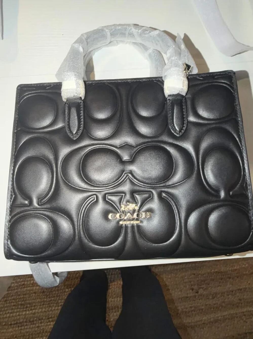 NWT B7-015 Coach Maggie Small ToteBlackSignatureEmbossedLeather 2Way.Gold Charms